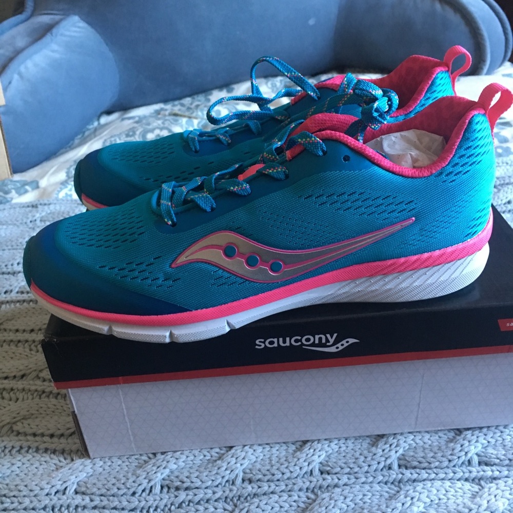 Girls saucony sneakers - New In Box!!